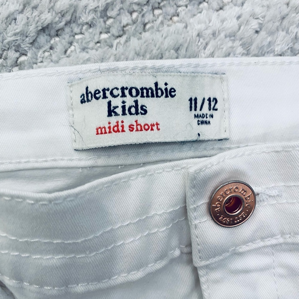 NWOT - Abercrombie kids Girls’ Super Soft Cotton Midi White Shorts 11/12 - Picture 3 of 3